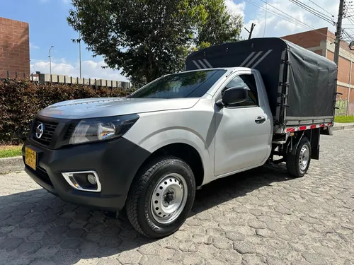 Nissan Np300 Frontier 2.5 Mt 4x2 Estaca