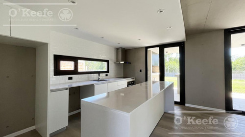 Casa En Venta De 4 Ambientes Greenville Polo