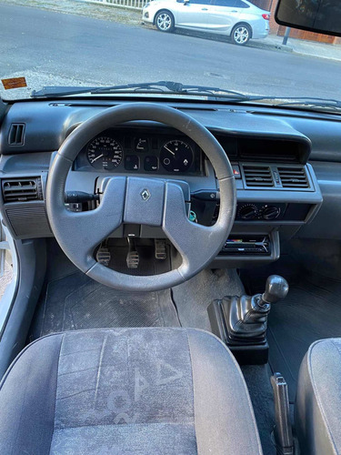 Imagen 12 de 14 de Renault Clio 1998 1.6 Rn