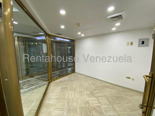 Km Comercial En Alquiler En Chuao, Distrito Metropolitano