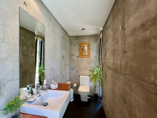 Venta Casa Moderna, Con Orilla Laguna Privada