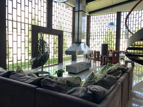 Invierte En Metepec: Casa Para Remodelar En Privada De Alta Gama