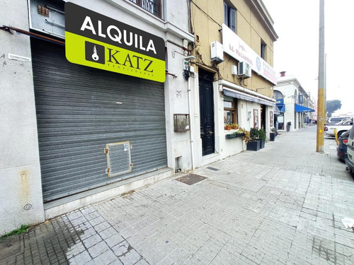 Imagen 2 de 11 de Local -local En Rambla 25 De Agosto Frente A Puerto De Mvdo!!