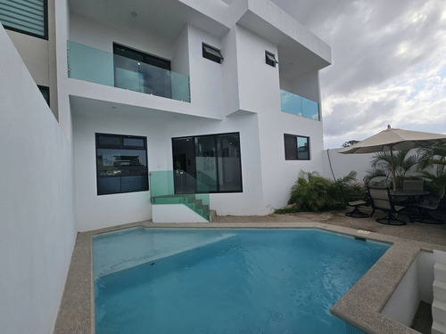 Casa Con Alberca Privada En La Cruz De Huanacaxtle.