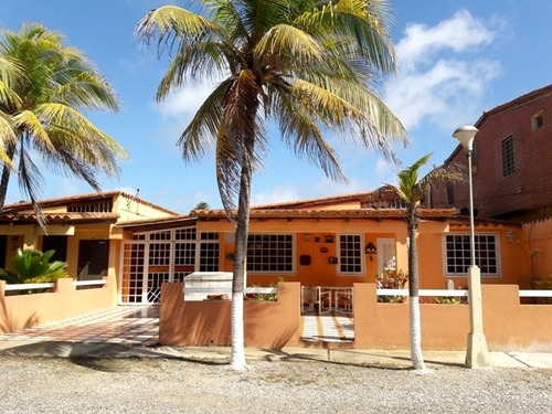 Vendo Amplia Y Bonita Casa En Tucacas  De Oportunidad 