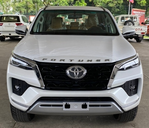 Imagen 2 de 12 de Toyota Fortuner