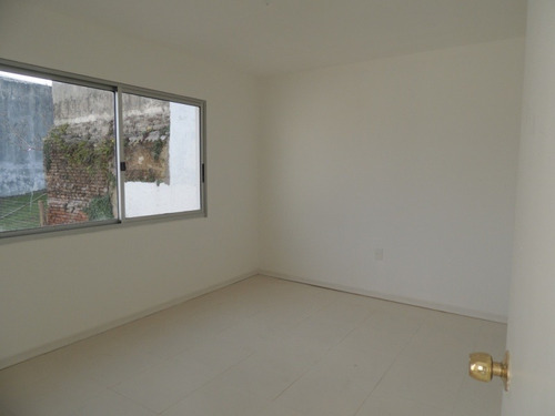 Imagen 4 de 6 de Venta Casa 2 Dormitorios En Pueblo Nuevo Con Amplio Terreno