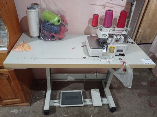 Overlock Typical Con Atraque