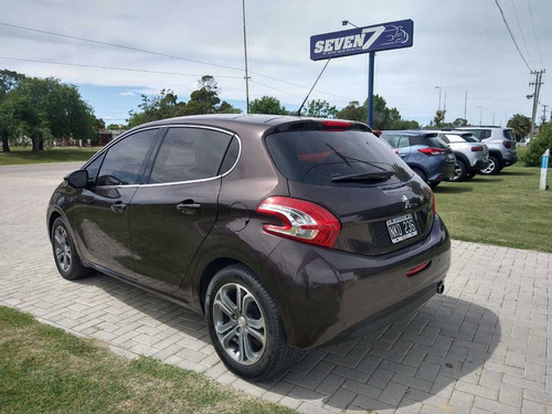 Imagen 3 de 11 de Peugeot 208 2014 1.6 Feline Pack Cuir