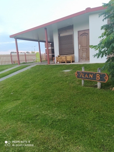Imagen 2 de 29 de Alquilo Casas En Termas De Almirón, Nuevas, Con Excelente Ubicación Y Equipadas Para Disfrutar Con Piscina Propia, Parrilleros Techados Y Cocheras, Excelente Opción Para Tus Vacaciones. Llámame
