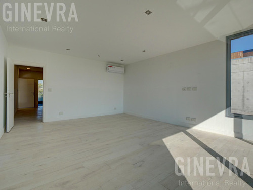 Casa En Venta A Estrenar En Nordelta, El Golf