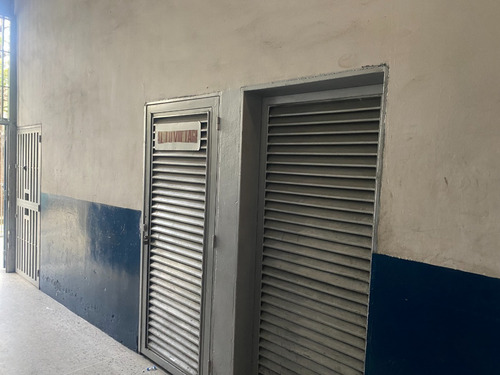 Imagen 12 de 23 de Local Comercial En Alquiler, Catia. Yolanda Goncalves Rah Mls #22-20885
