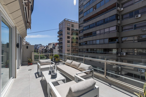 Duplex De 5 Ambientes Con 4 Suites, 2 Cocheras, Dependencias Y Baulera En Recoleta