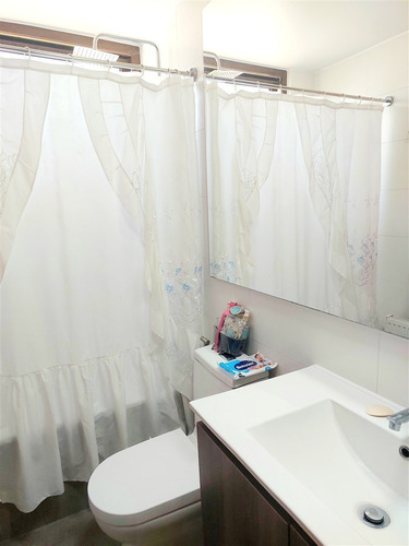 Casa En Venta De 4 Dorm. En Lo Barnechea