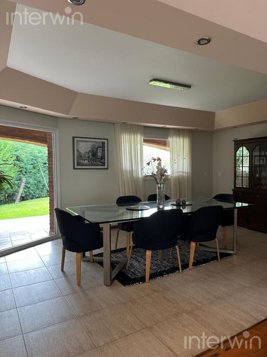 Casa En Los Pilares, 6 Ambientes, C/ Jardin Y Pileta - Venta -
