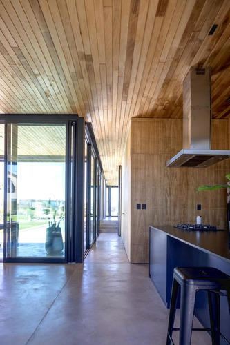 Casa En Alquiler En El Cantón, De Diseño Y Amoblada