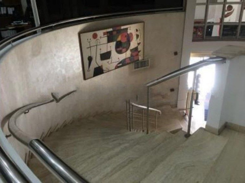 Venta De Lujoso Local Comercial En Porlamar Isla De Margarita. (f.r)