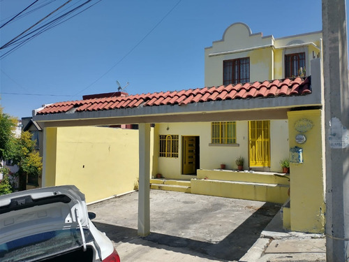 Imagen 1 de 14 de Casa En Calle Cerro Del Peñon, Encinos De La Silla