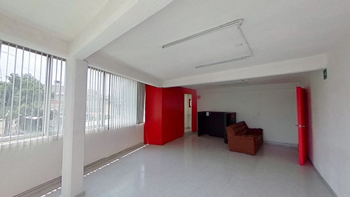 Edificio De Oficinas En Zona Comercial