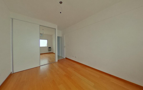 Excelente Departamento De 2 Ambientes Al Contrafrente Con Balcón. Súper Luminoso