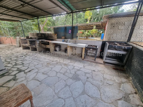 Carlos Colmenarez Vende Granja Amoblada Con Casa Principal De 4hab,3bñ,estacionamiento Multiple,casa De Encargado,deposito,a/a Entodas Las Hab,cocinas Dentro Y Fuera Con Parrillera A Gas Corrales,gall