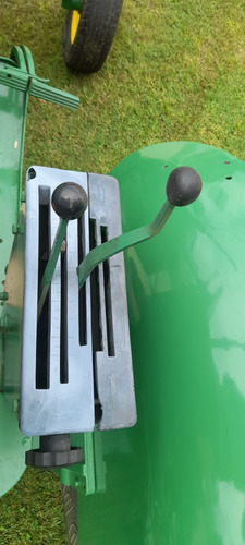 Tractor John Deere Modelo 2420 Reparado
