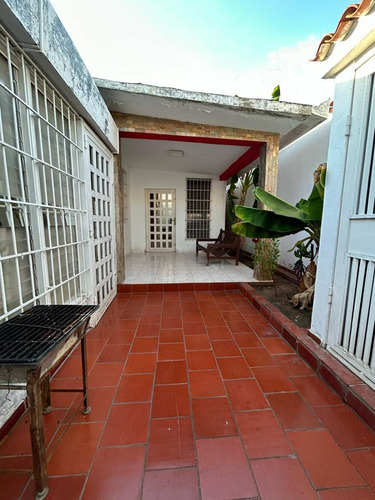 Casa En Venta Urb. Sierra Parima.