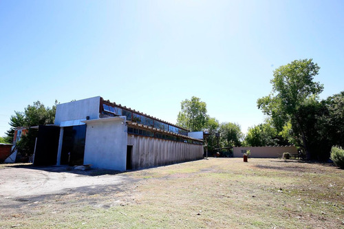 Galpón Con Casa De Caseros En Venta En La Plata