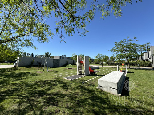 Casas Con Jardín En Venta En Tortugas, Zona Norte - Barrio Decs Tortugas - Uf 153