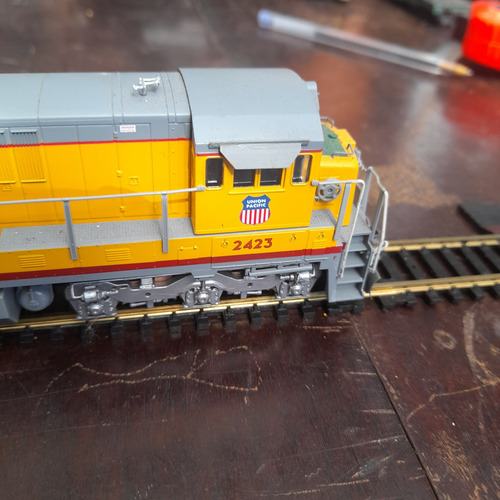 Imagem 3 de 7 de Locomotiva Ho Ge C30-7 Up 2423 Atlas 9 Polegadas /13