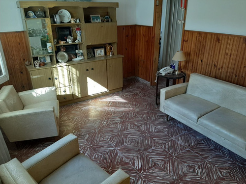 Imagen 3 de 9 de Casa 3 Ambientes Con Jardin Sobre Lote De 200 M2 A Reciclar