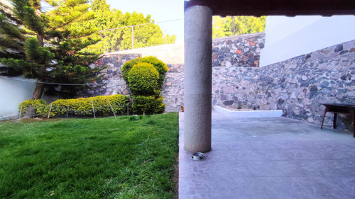 Casa En Venta En Colinas Del Bosque 3ra Seccion, Corregidora, 5 Habitaciones