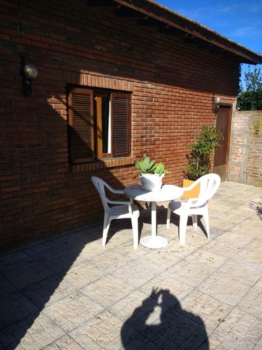 Imagen 27 de 30 de Excelente Chalet 3 Amb Con Departamento 2 Amb Para Huéspedes Y Piscina (1500m2)
