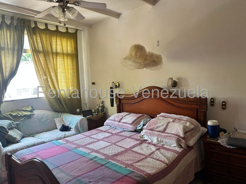 Se Vende Casa Para Remodelar ,de 3 Niveles ,ubicada En San Bernardino 25-17282