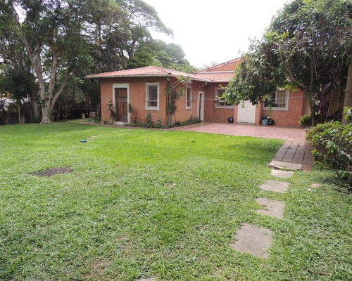 Imagem 4 de 30 de Casa Térrea Com Amplo Jardim. - Reo253991