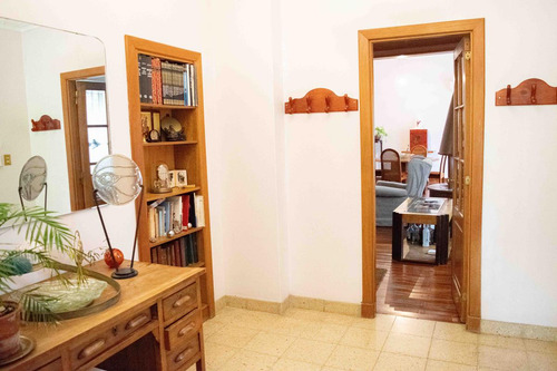 Casa De 4 Ambientes Con Cocheras En Venta En La Lucila