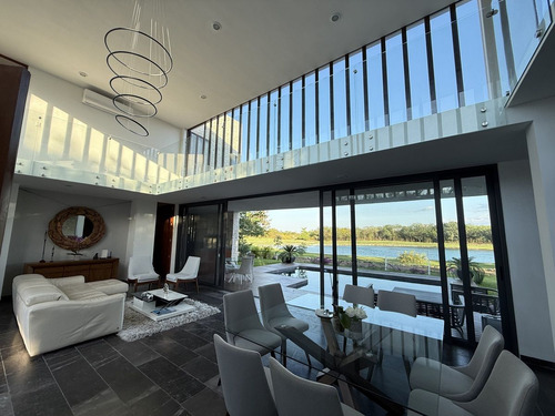 Casa En Venta En Cabo Norte, Vista Al Lago, Mérida Yucatán