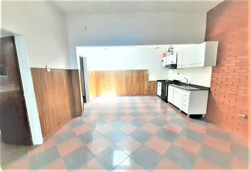 Imagen 5 de 14 de Casa En Alquiler 100 M2 Uso Profesional Y Comercial Con Cochera Y Patio Lanús Oeste