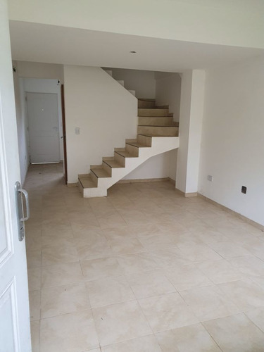 Imagen 4 de 11 de Se Vende Duplex De 3 Ambientes En San Miguel Con Entrada Para Auto
