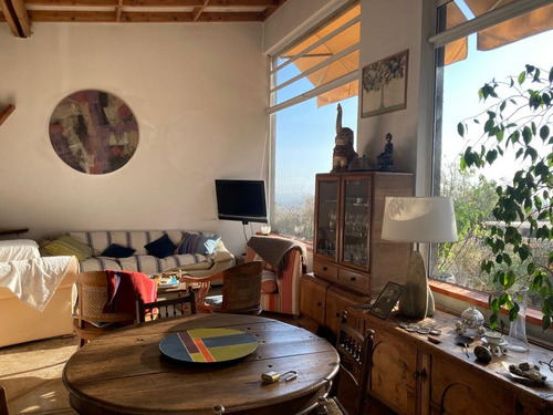Casa De 4 Dormitorios Con Increíble Vista A Santiago