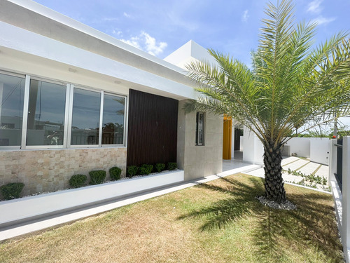 Exclusiva Casa Con Piscina En El Proyecto Cerrado Llanos Gurabo