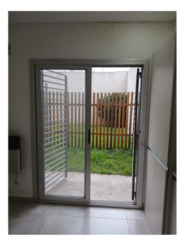 Reservado! Alquiler Departamento 2 Ambientes En Planta Baja Muy Luminoso Con Pequeño Espacio Verde Propio