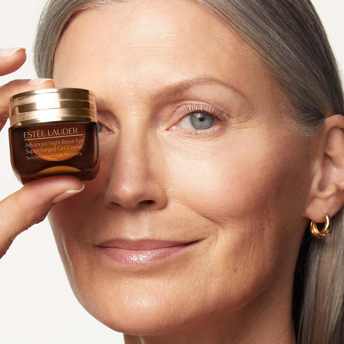 Imagen 3 de 5 de Crema/Gel Eye Supercharged Gel-Creme Synchronized Multi-Recovery Estée Lauder Advanced Night Repair día/noche para todo tipo de piel de 15mL