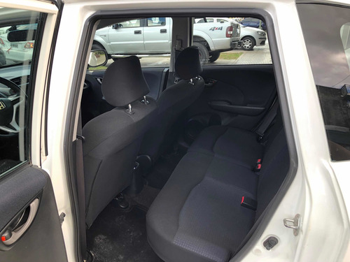 Imagen 8 de 12 de Honda Fit 2010 1.4 Lx-l Mt 100cv