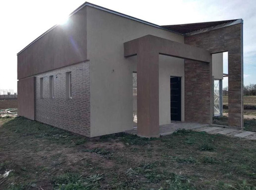 Casa En Venta - 2 Dormitorios 1 Baño - 120mts2 - Pergamino