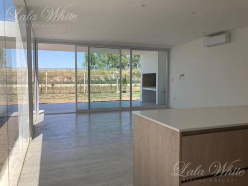 Imagen 3 de 14 de Venta/alquiler Anual - Casa A Estrenar En Lares De Canning