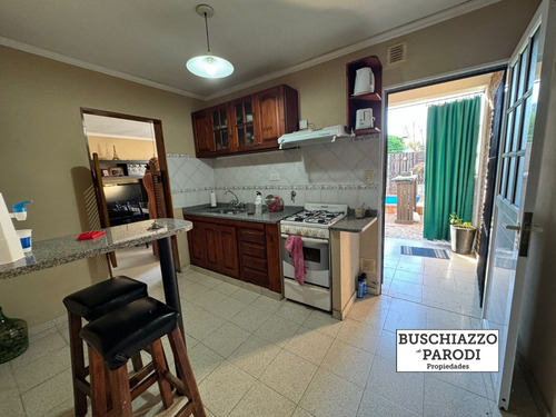 Venta Casa 5 Ambientes Dos Plantas Con Piscina / En Exaltación De La Cruz