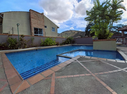 Imagen 9 de 10 de Yohandys Castillo Vende Town House En San Diego Country Clud