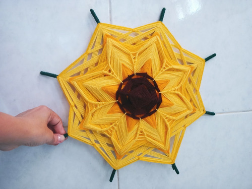 Imagem 3 de 3 de Mandala De Lã Girassol 40cm Para Decoração