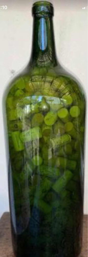 Botellon De Vino De 9 Litros Lleno De Corchos